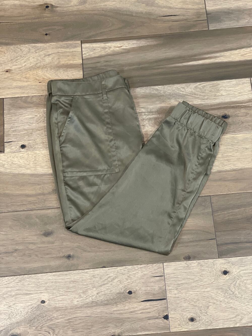 New York & Company Soho Jeans Satin Pants Size M Sage Green Elastic Waist